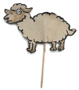 Ein gezeichnetes Schaf schaut uns an. 